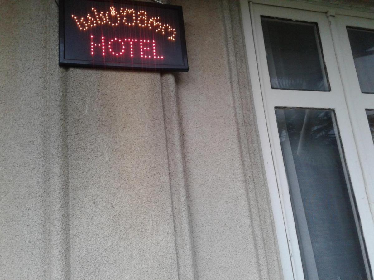 Levani'S Guesthouse Zugdidi Bagian luar foto