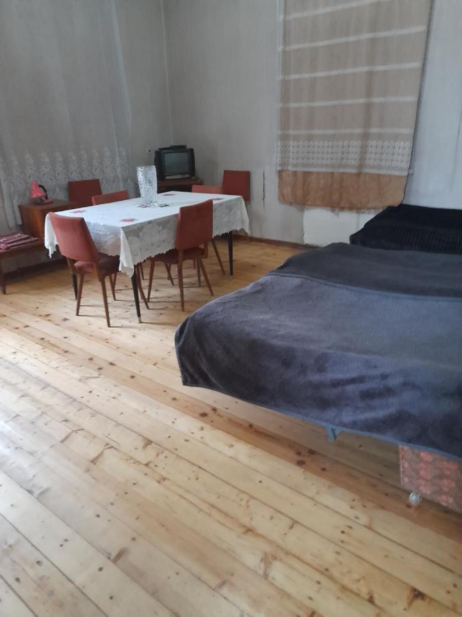 Levani'S Guesthouse Zugdidi Bagian luar foto