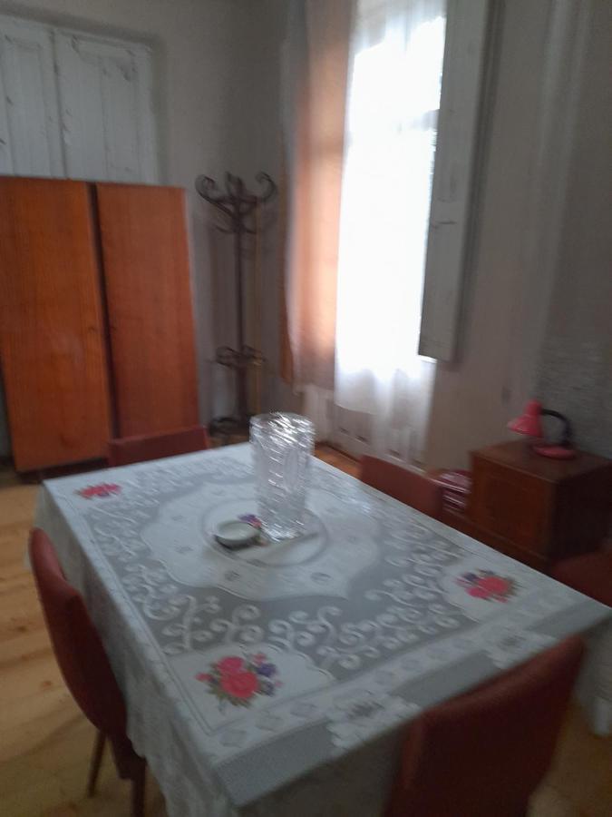 Levani'S Guesthouse Zugdidi Bagian luar foto