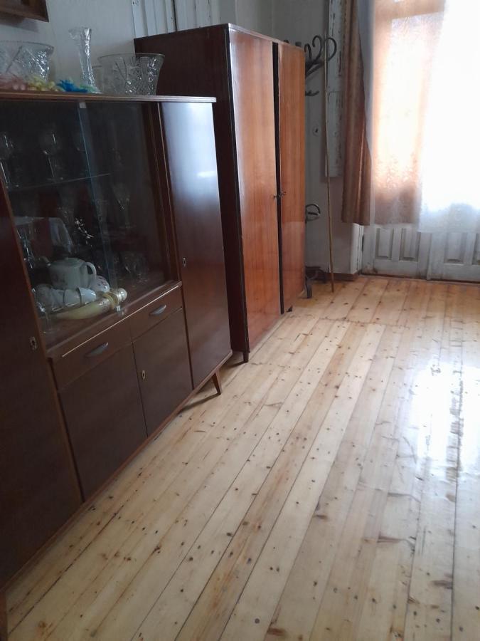Levani'S Guesthouse Zugdidi Bagian luar foto