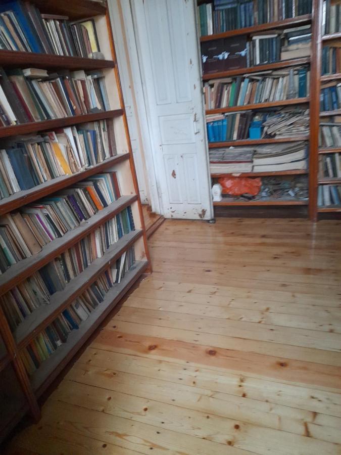 Levani'S Guesthouse Zugdidi Bagian luar foto