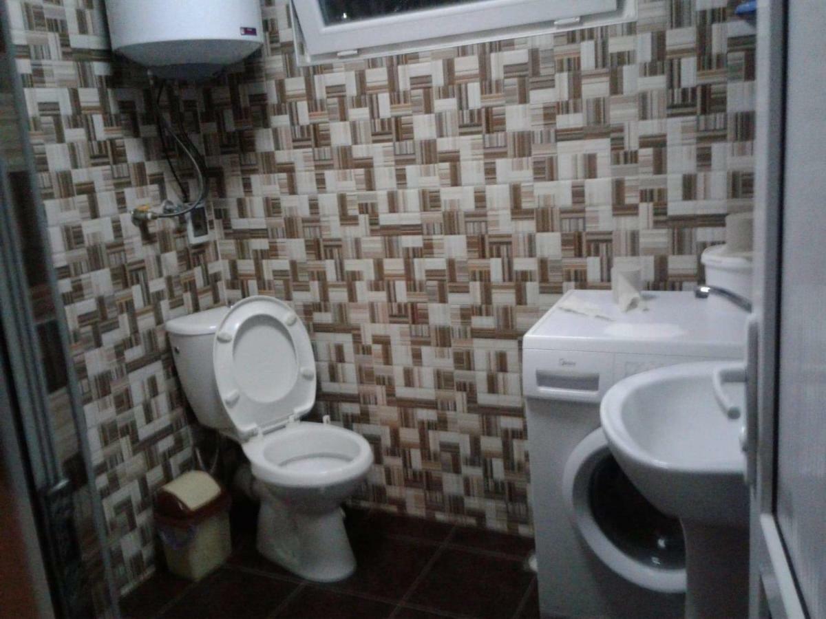 Levani'S Guesthouse Zugdidi Bagian luar foto